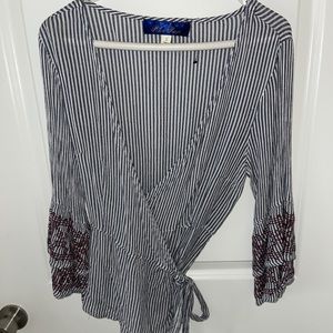 Francesca‘s Tie Wrap shirt